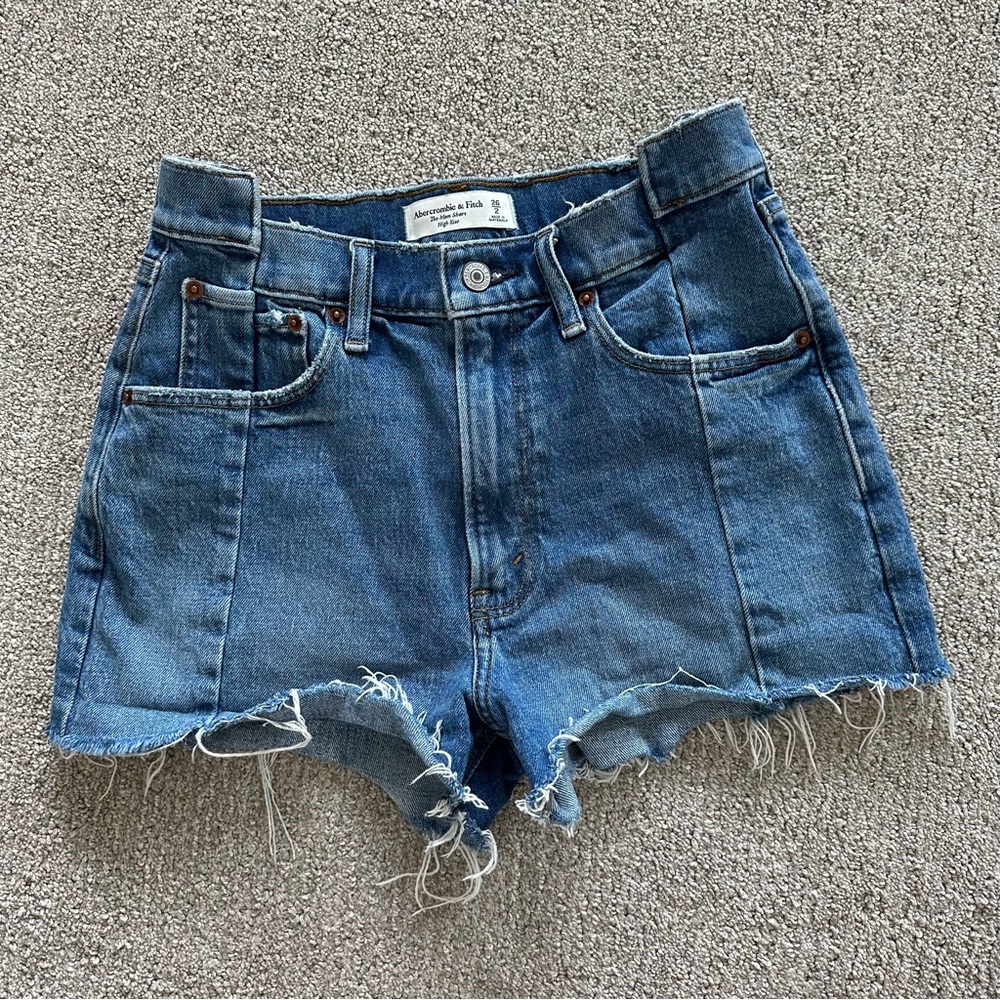 Abercrombie & Fitch‎ The Mom Short High Rise Jean Shorts Size 26/2